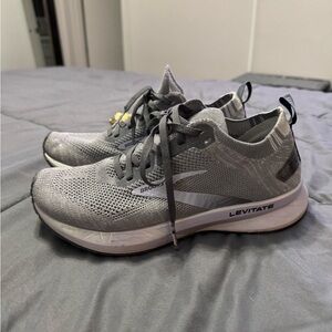 Brooks Women Levitate 4 brand new